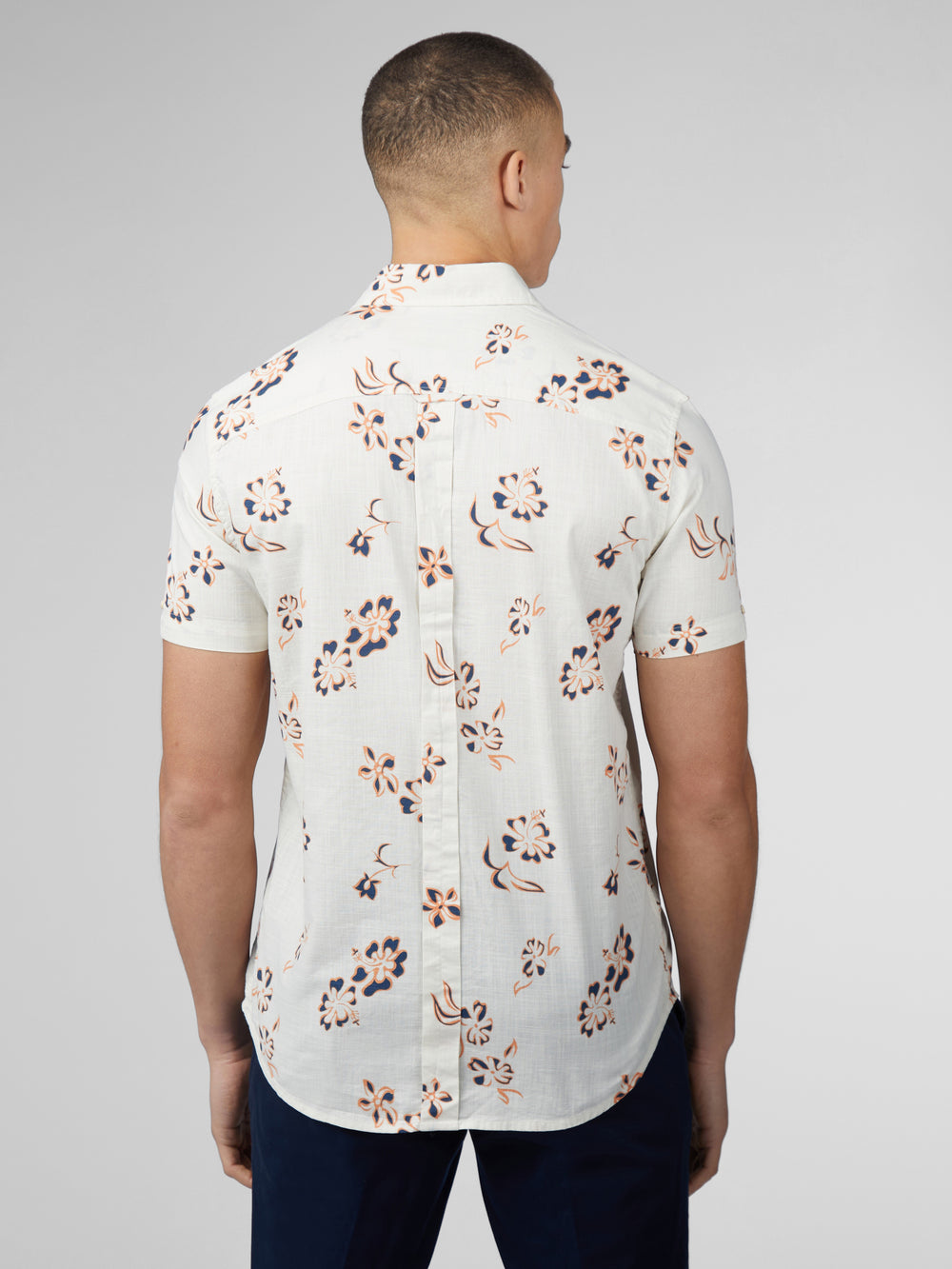 White Ben Sherman Signature Linear Floral Shirts | 6290-ZOBGY